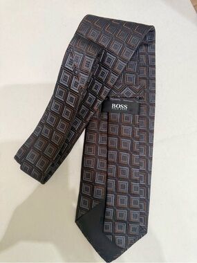 BOSS Hugo Boss 100% Silk Geometric Medallion Tie - Black & Brown - Made in Italy